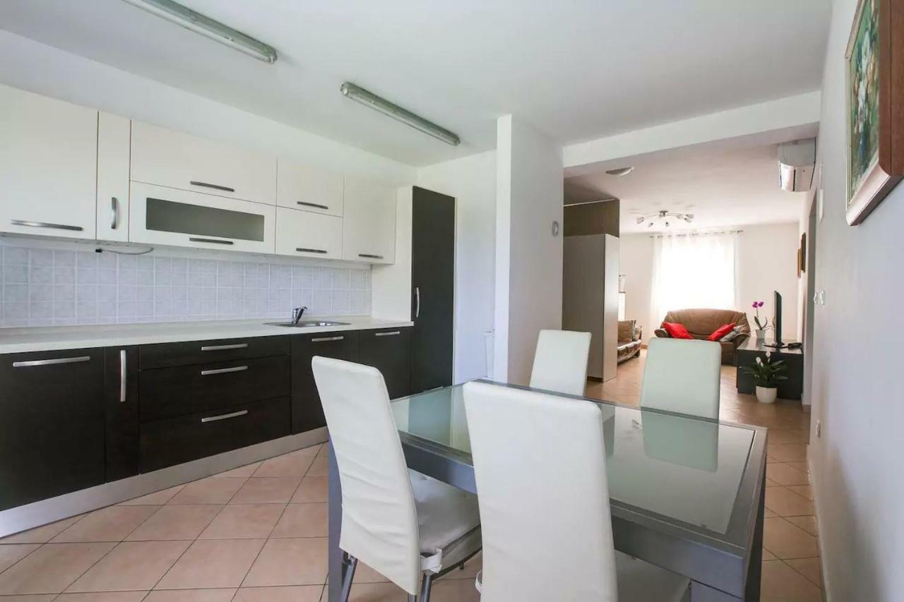 Apartment Vitalia 2+2 포레치 외부 사진